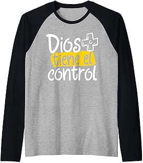 Imagen de Camiseta béisbol "Dios Tiene Control" de la empresa Amazon.com.