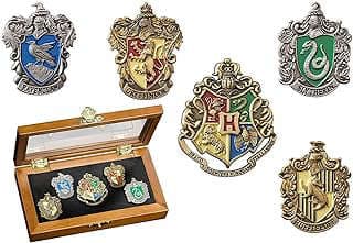 Imagen de Insignias Casas Hogwarts Harry Potter de la empresa The Noble Collection.